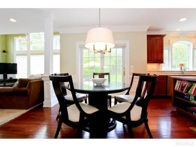 107 Aspinwall Rd