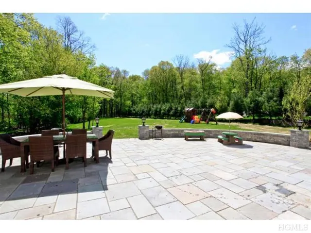 107 Aspinwall Rd