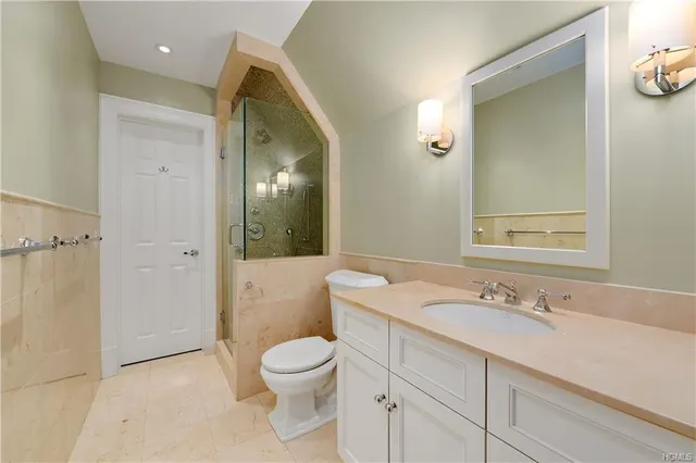 37 Austin Hill Rd