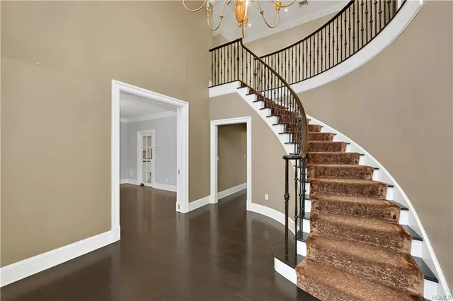 37 Austin Hill Rd