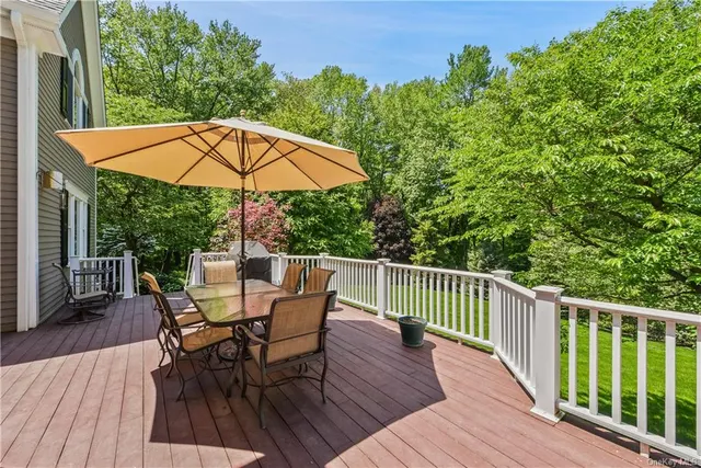 27 Autumn Ridge Rd