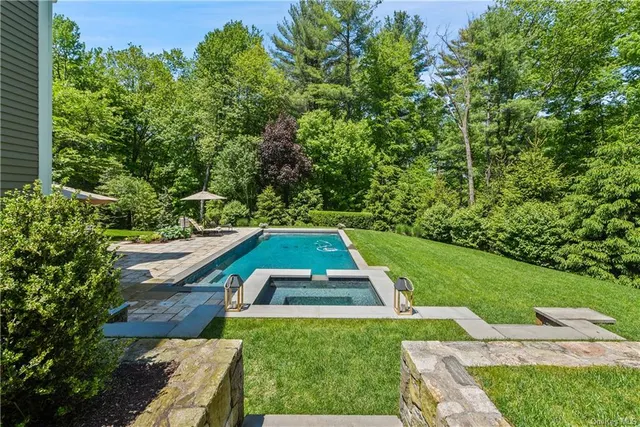 27 Autumn Ridge Rd