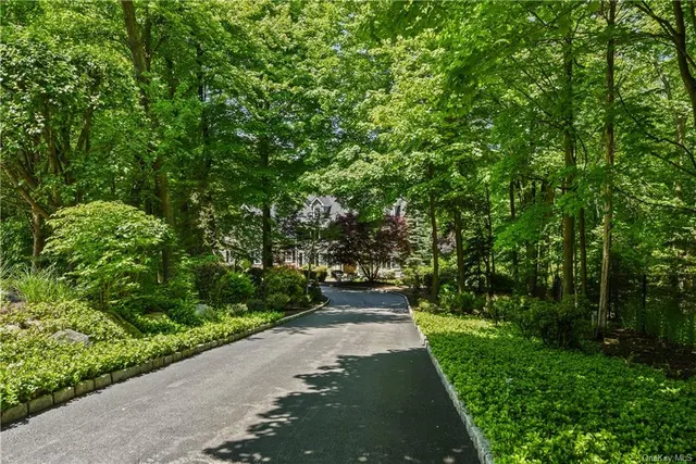 27 Autumn Ridge Rd
