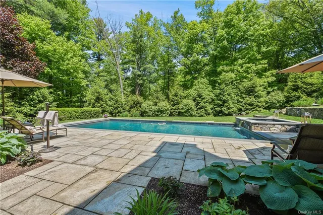 27 Autumn Ridge Rd