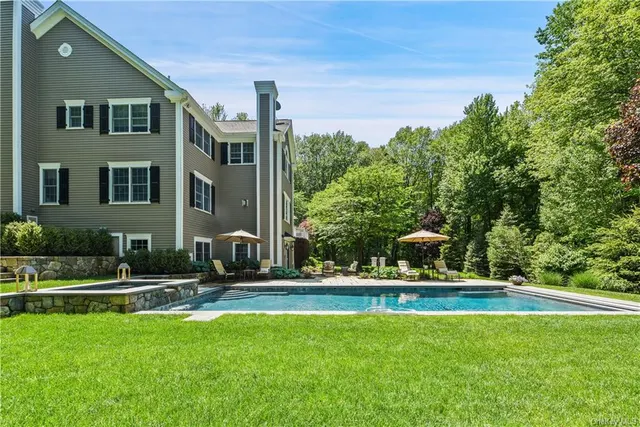 27 Autumn Ridge Rd