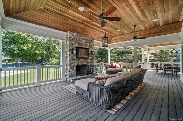 2 Henker Farm Lane