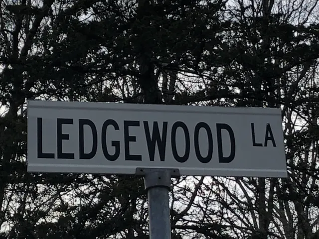 11 Ledgewood Lane