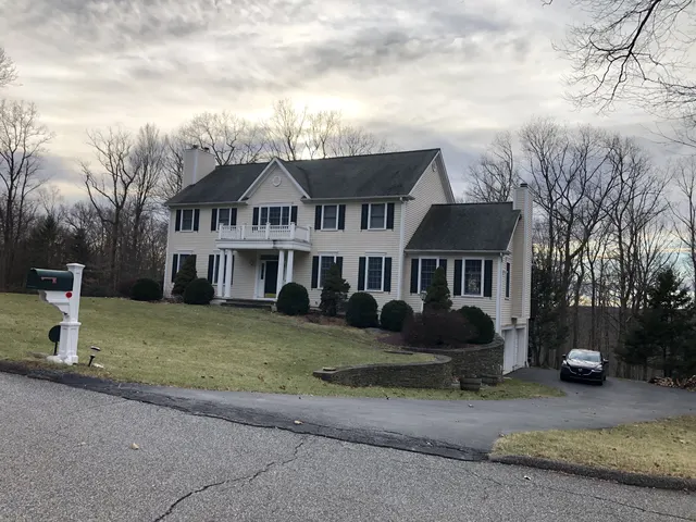 11 Ledgewood Lane