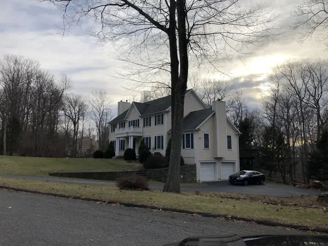 11 Ledgewood Lane