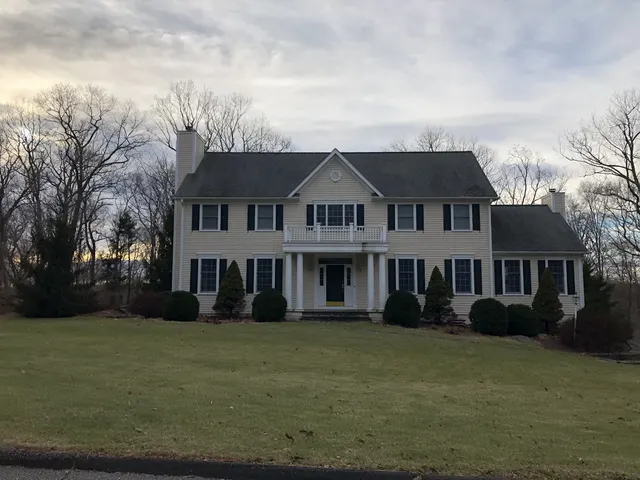 11 Ledgewood Lane