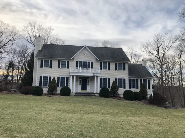 11 Ledgewood Lane
