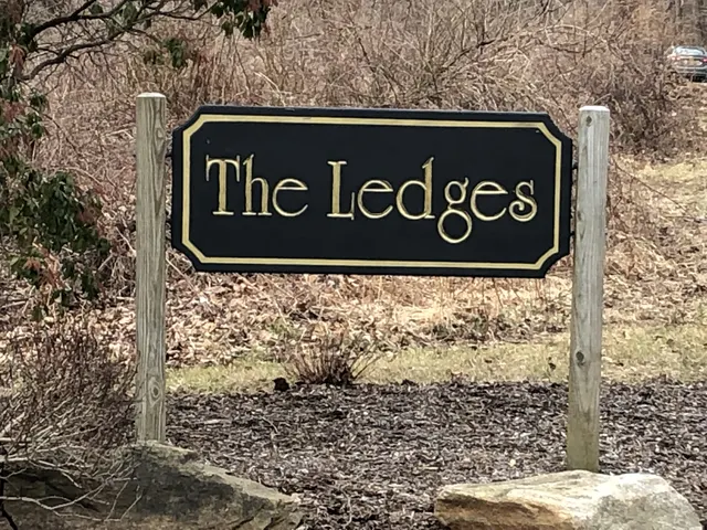 11 Ledgewood Lane