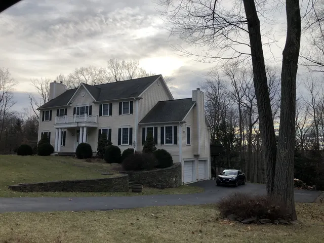 11 Ledgewood Lane