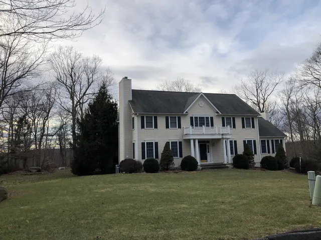 11 Ledgewood Lane