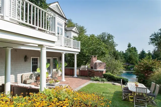 240 Mount Holly Rd