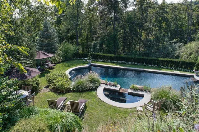 240 Mount Holly Rd