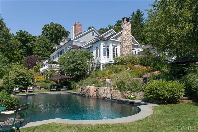 240 Mount Holly Rd