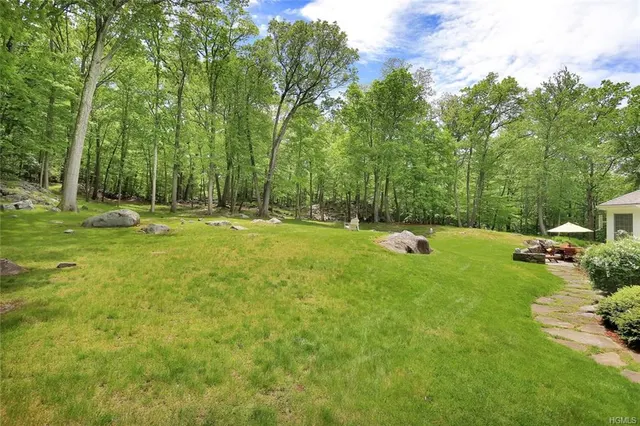 3 Stone Hedge Circle