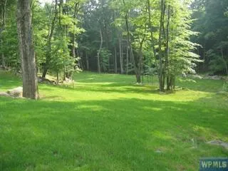 3 Stone Hedge Circle