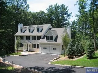 15 Tall Pines Dr