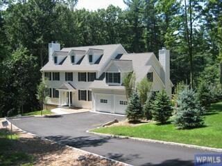 15 Tall Pines Dr