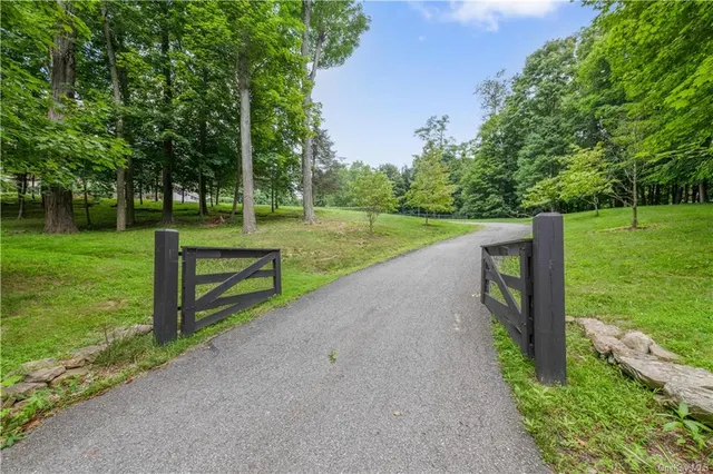 752 Titicus Rd