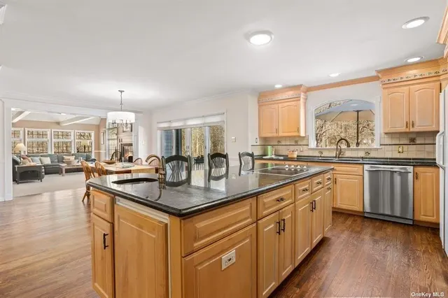 7 Woodway Rd