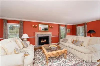 7 Woodway Rd