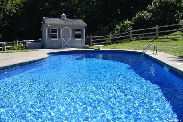 7 Woodway Rd